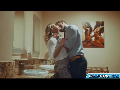 ❤️ Kana blonde ine busty inokukwezvera muchimbuzi cheveruzhinji ️❌  ❌